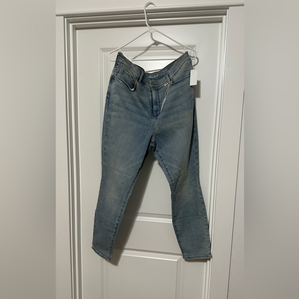 Eddie Bauer Women's Skinny Jeans in Washed Blue